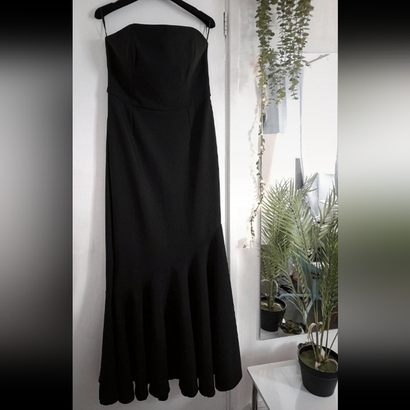 Topshop Dresses & Skirts - Beautiful Black Topshop Strapless Evening Gown